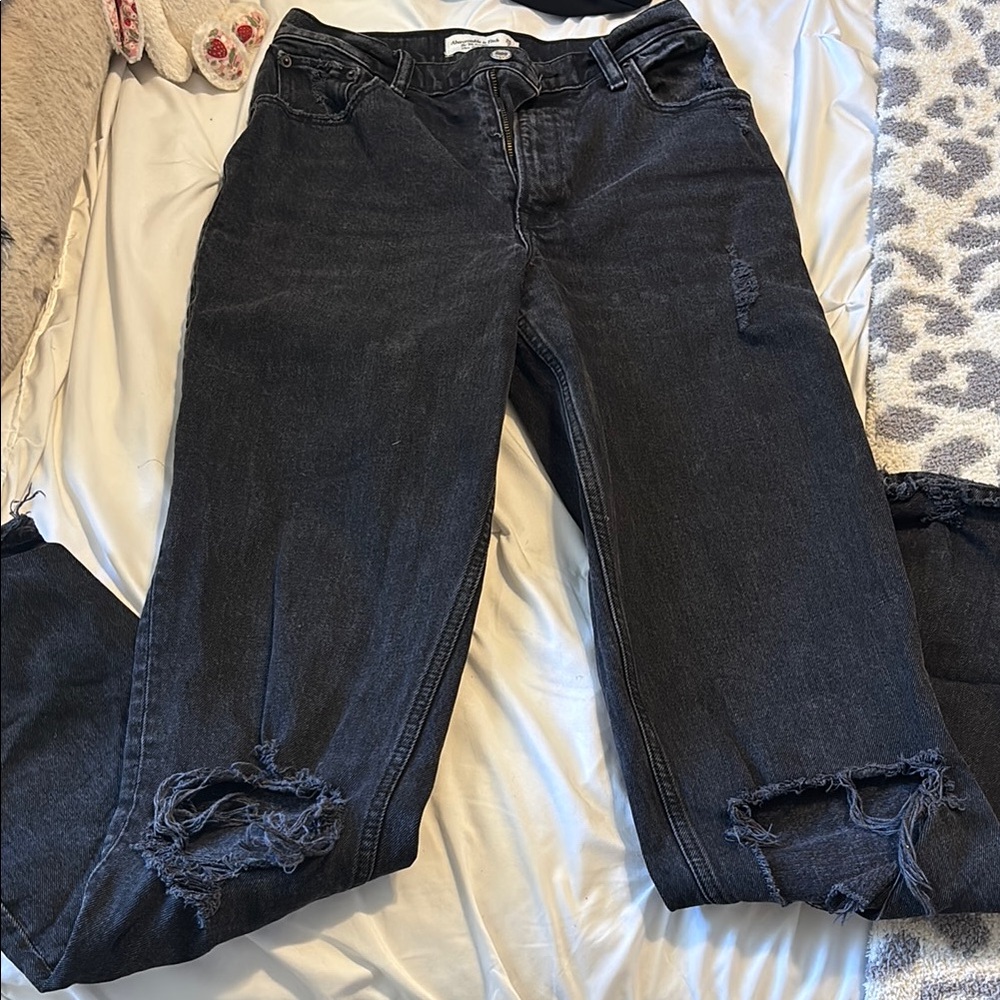 Abercrombie Women's Black Distressed Jeans